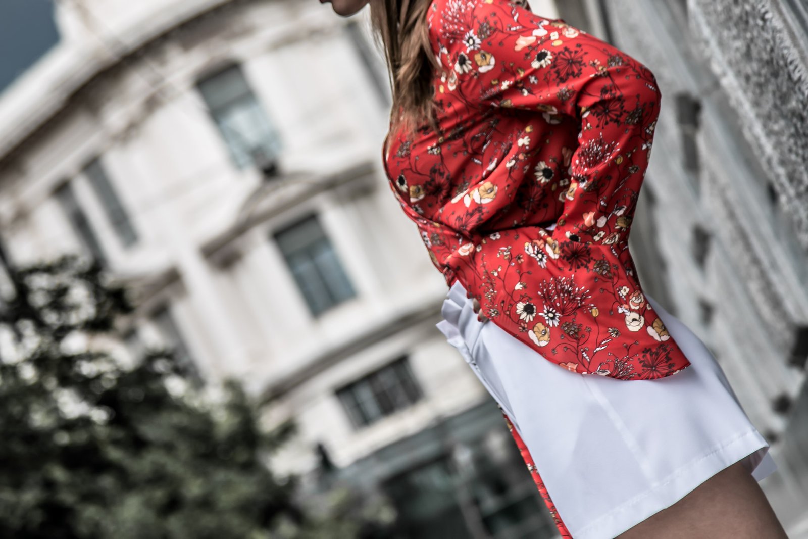 coral floral shirt, thefashionblink.com